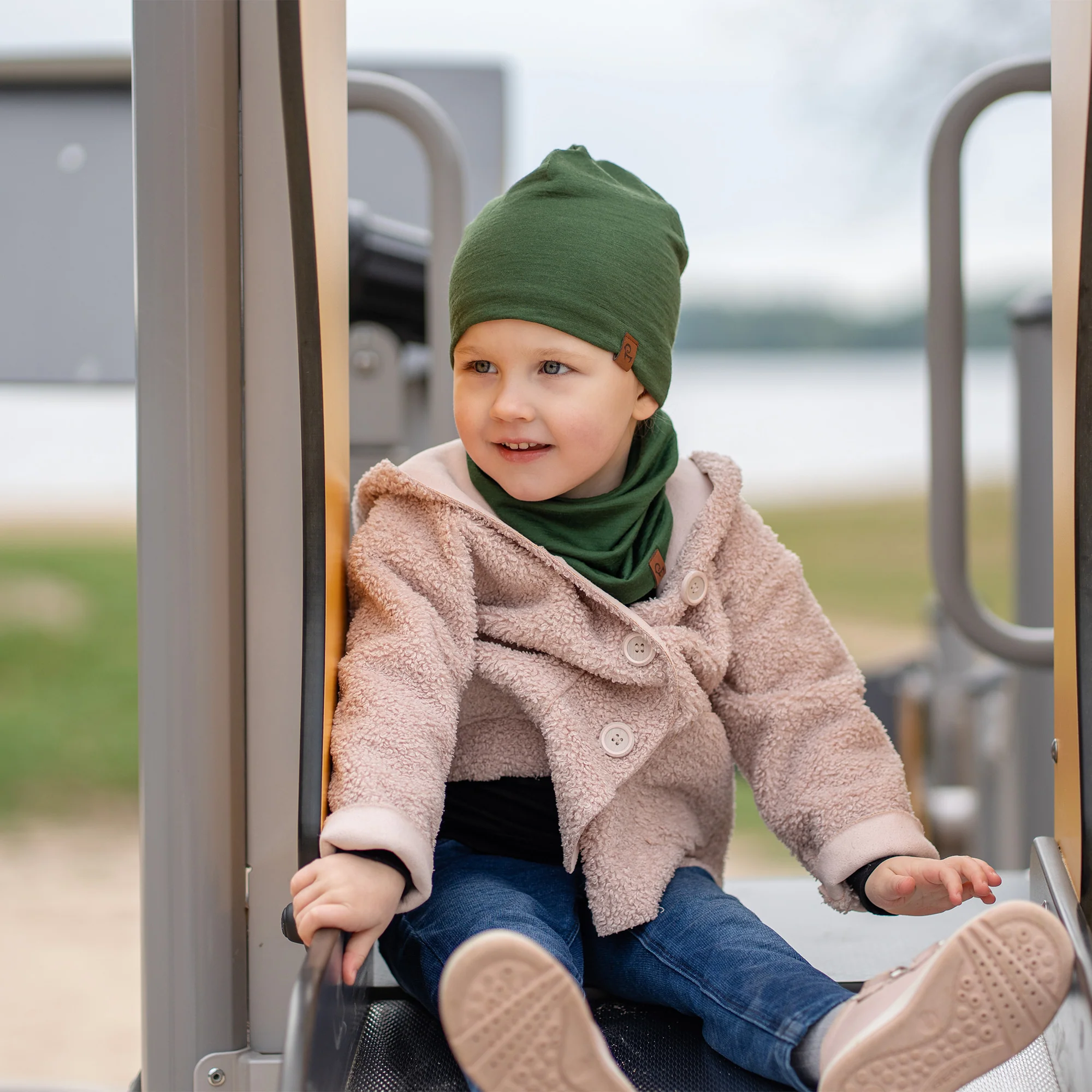 Kids' Merino Wool Neck Gaiter & Beanie 2-Piece Set - Image 6