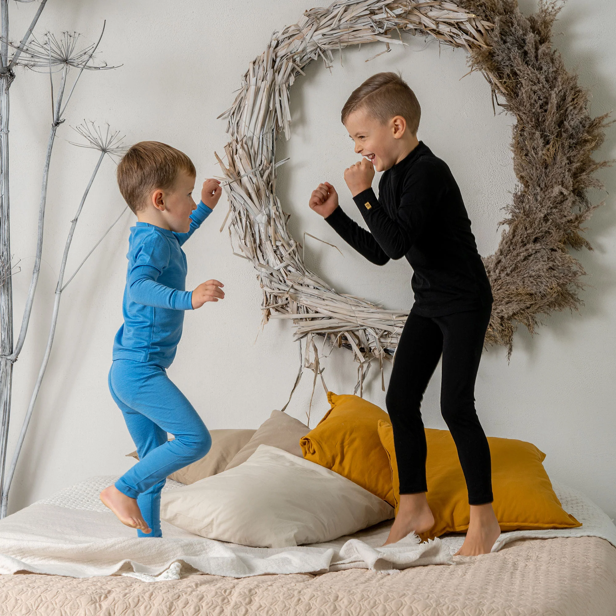 Kids' 160 Merino Pants Black - Image 4
