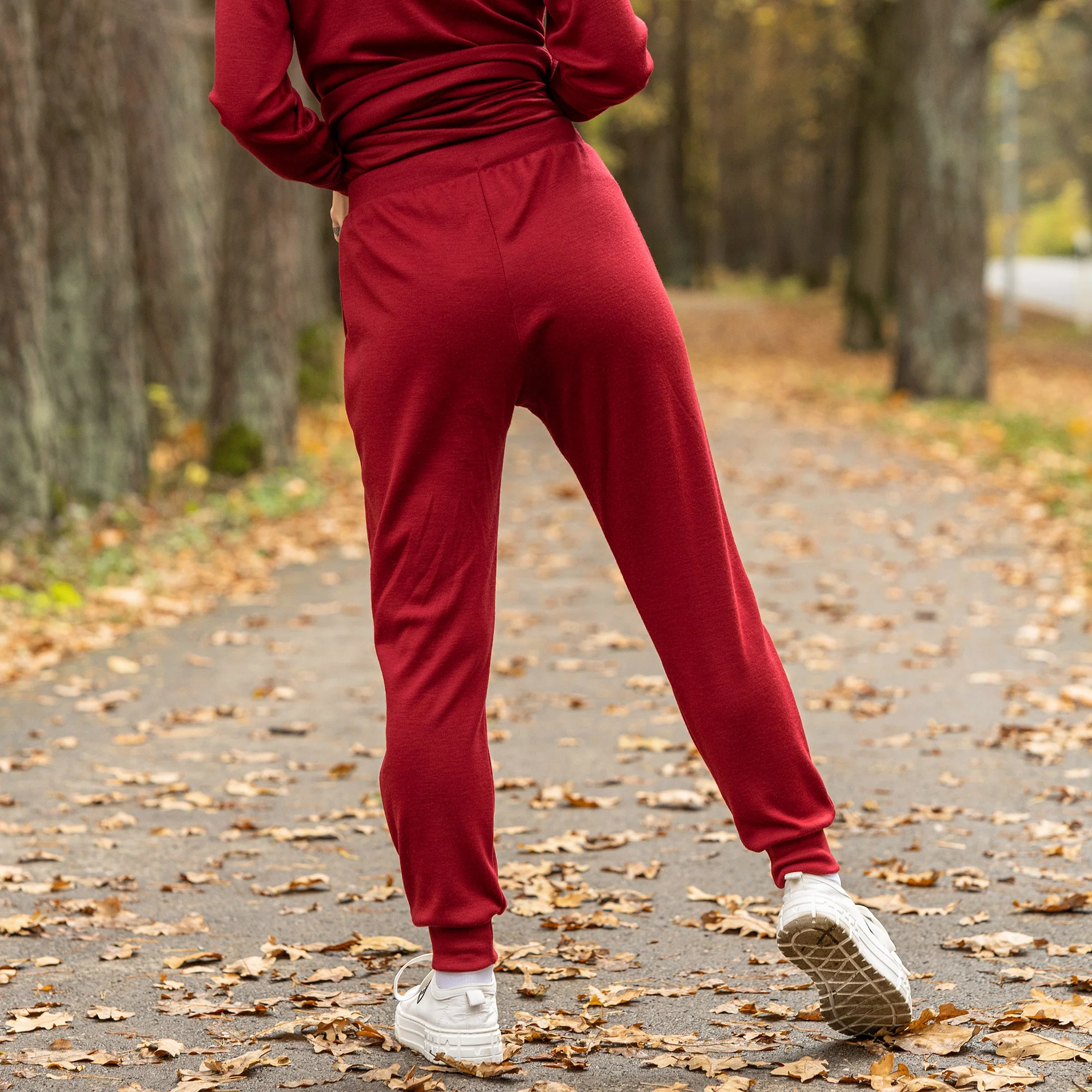 Women's 250 Merino Sweatpants Royal Cherry - Image 5