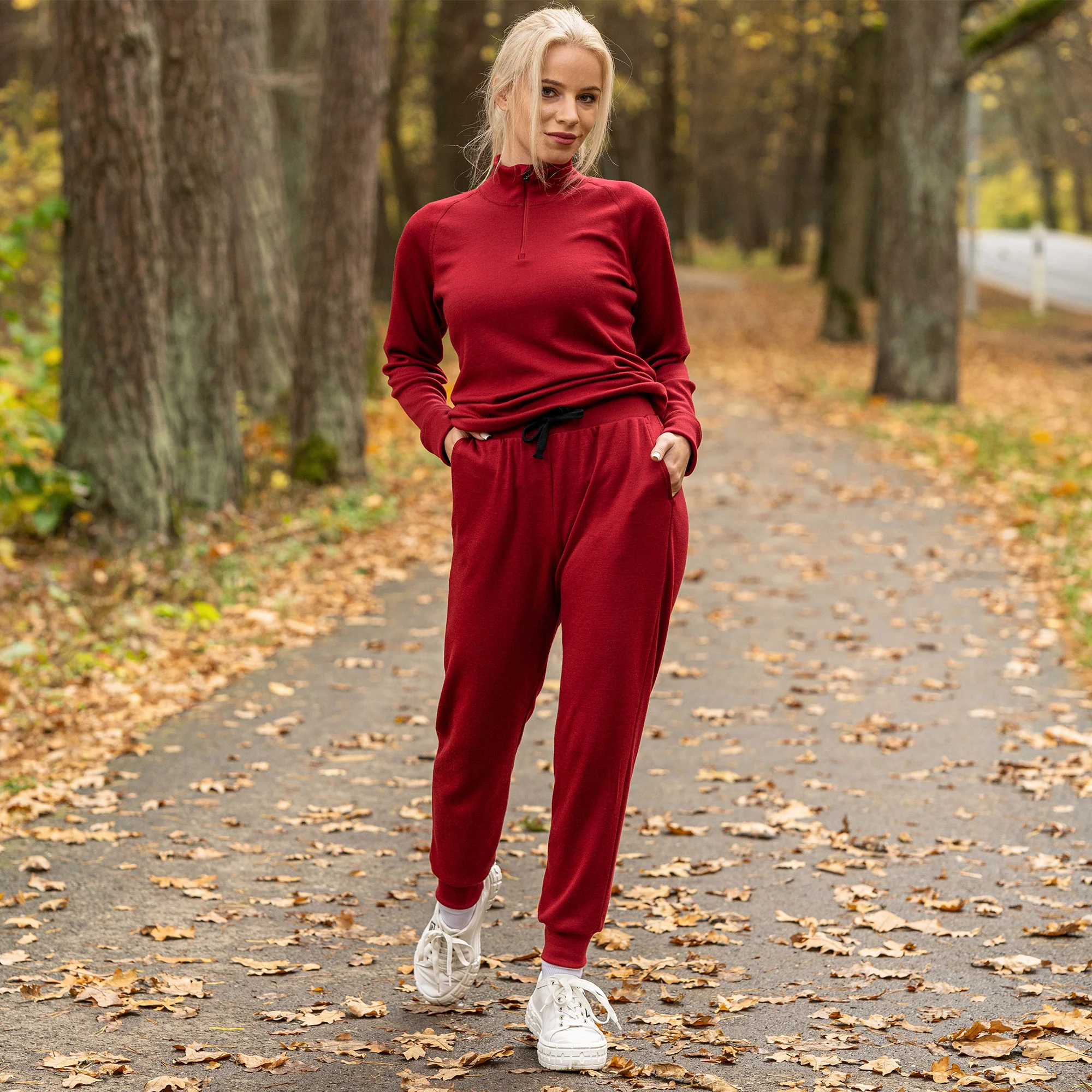 Women's 250 Merino Sweatpants Royal Cherry - Image 8