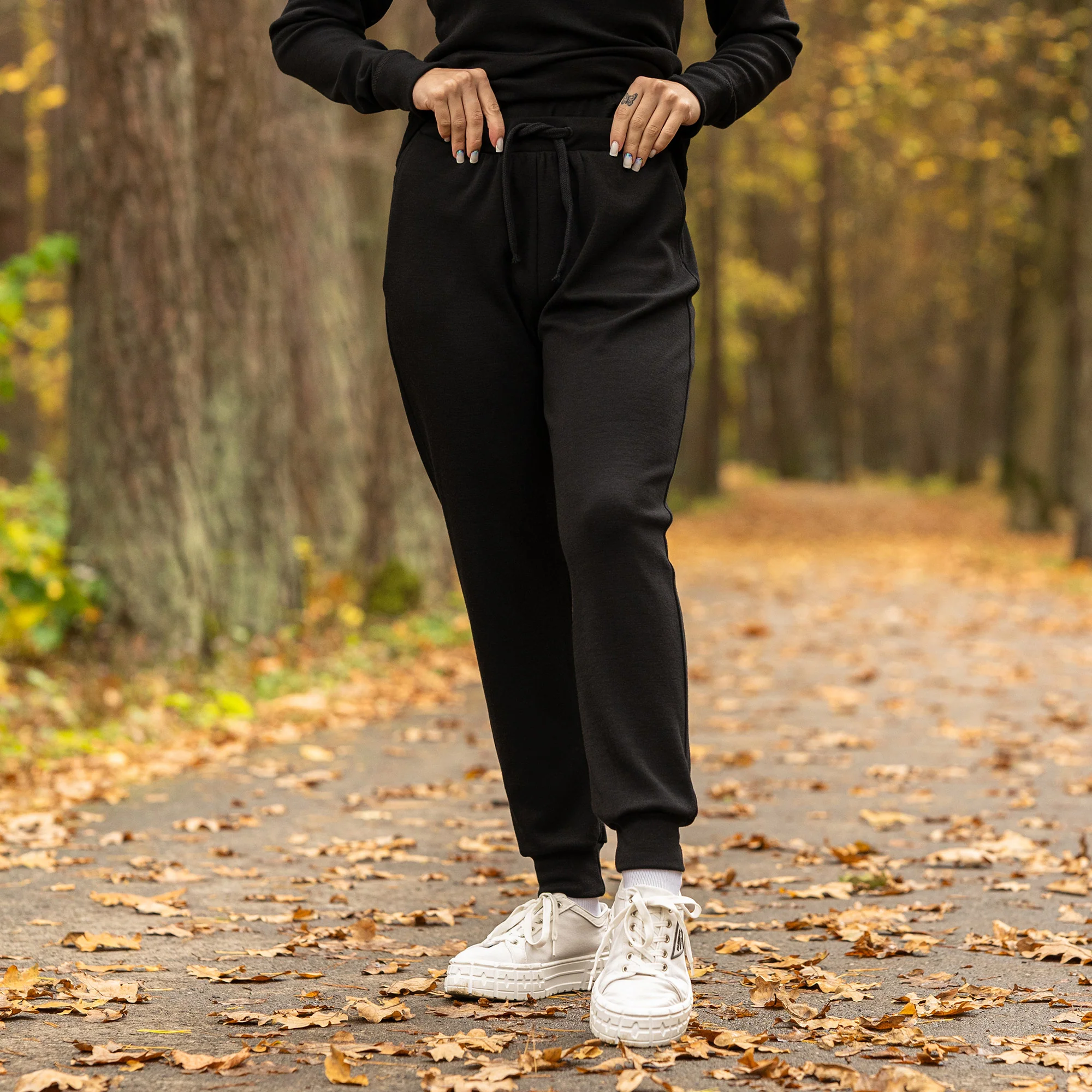 Women's 250 Zip Neck Top & Sweatpants 2-Piece Black - Image 3